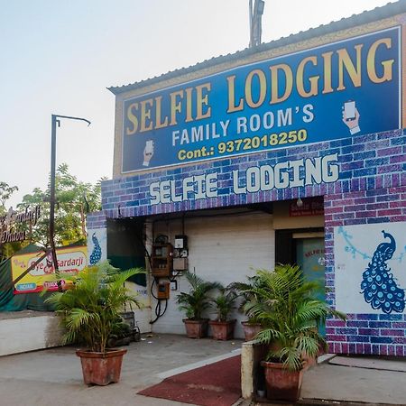 Hotel Oyo 37530 Selfie Dhaba Sasupāda Exterior foto
